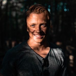 Meet your Posher, Devin